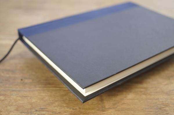 Writing and notebook black, with marine blue linen